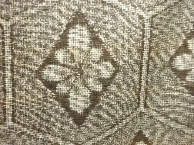 アンティーク　亀甲に花模様織出し本場村山泥大島紬着物